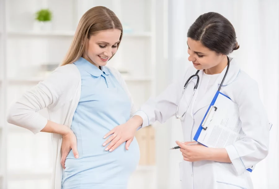 Doctor with ivf pregnanet women